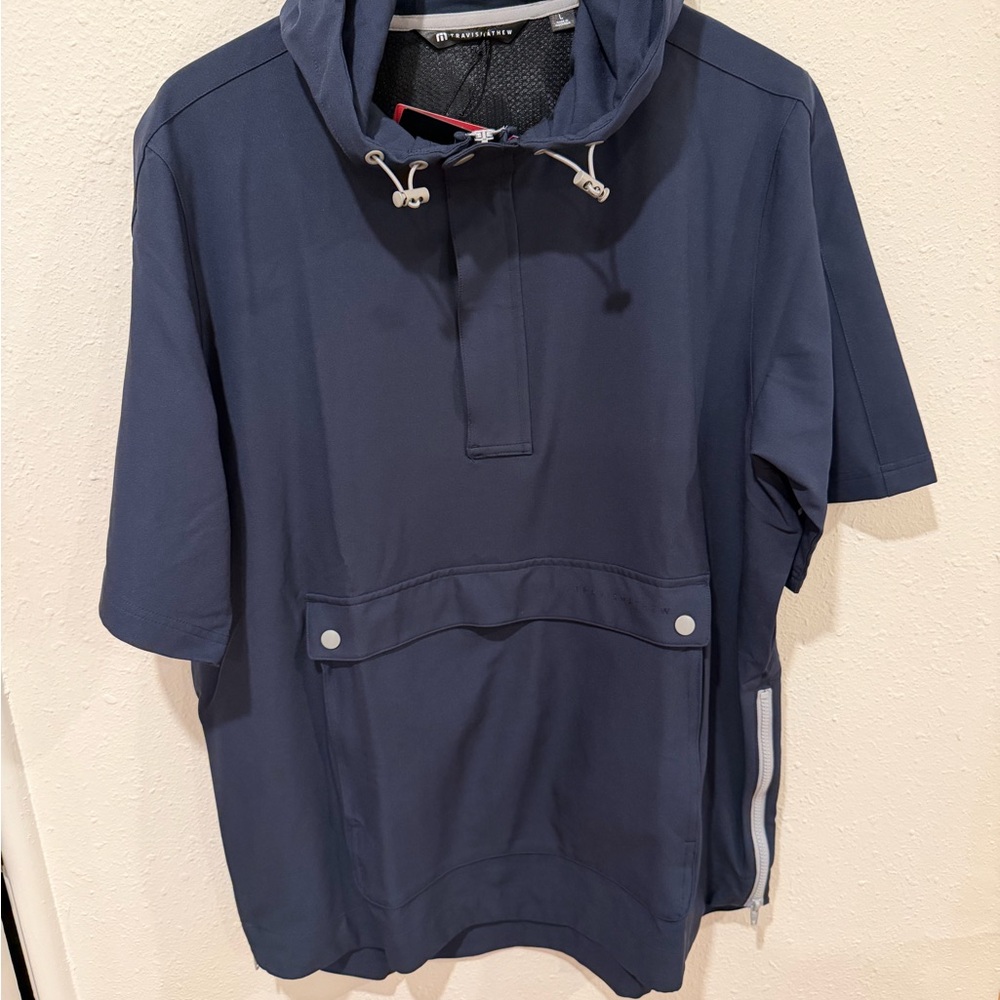 Men’s Travis Mathew sport mode short sleeve hoodie size L